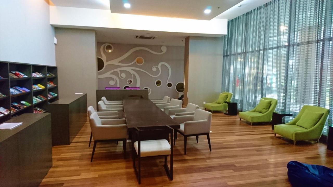Regalia Suites Infinity Pool كوالالمبور المظهر الخارجي الصورة